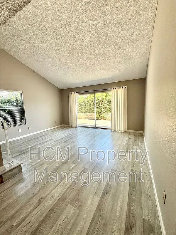 3 bed, 3.0 bath, 1330 sqft, $2,850 — Photo 4