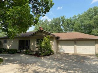 2735 Devondale Rd, Rochester Hills, MI 48309