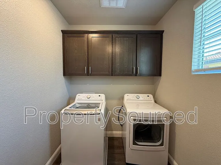 948 Posey St — Photo 43