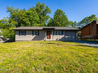 613 Red Bud Ln, Oliver Springs, TN 37840