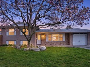 4 Clifton Downs Rd, Hamilton, ON L9C 2P2