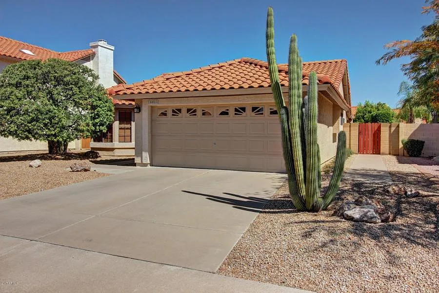 3 bed, 1349 sqft, $2,000 — Photo 2