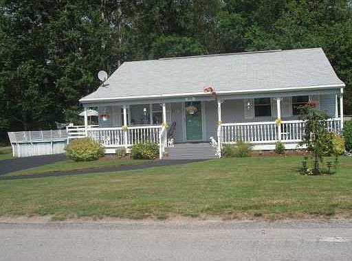 Located in desirable Metacom Acres, this meticulous 2-3 bed air conditioned ho