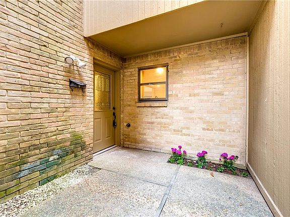 2nd image of 3128 Willowbrook Ct