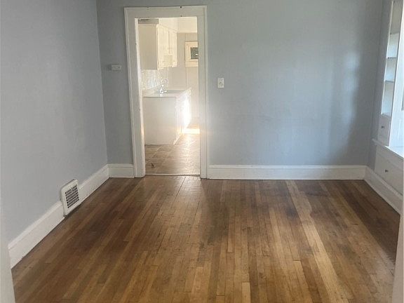 3rd image of 13722 Cranwood Dr