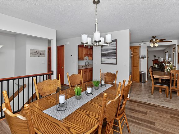 3rd image of 713 10th Ave NW