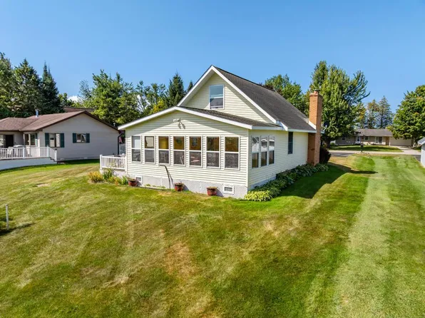61 Plymouth Beach Rd, Indian River, MI 49749