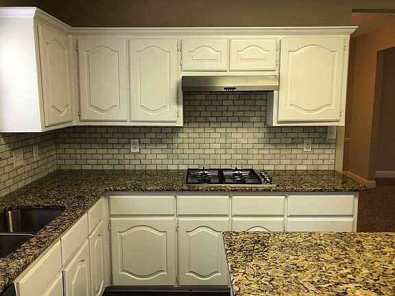 4th image of 814 Oak Hollow Ln