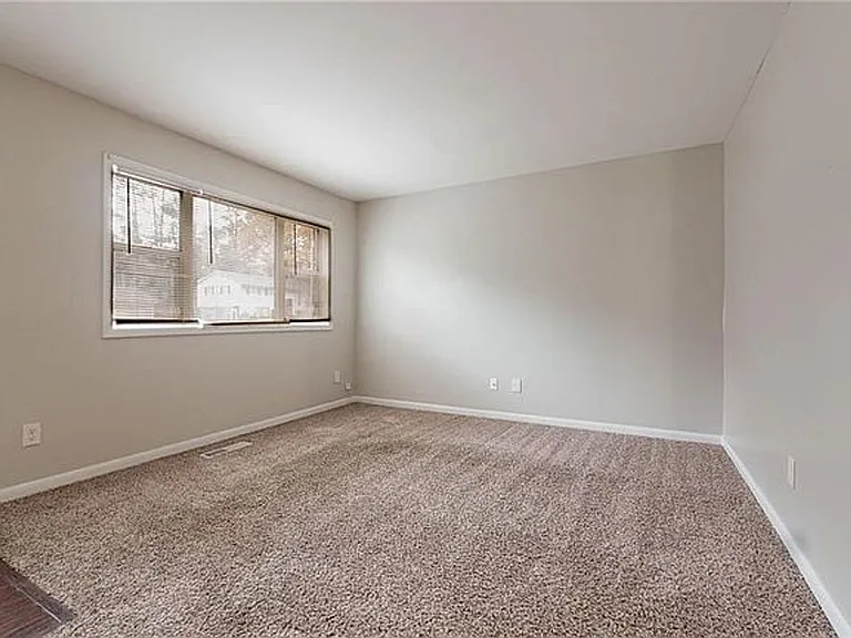 1410 Willow Dr — Photo 10
