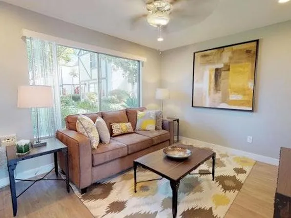 Henry Square - Where Modern Comfort Meets Neighborhood Charm