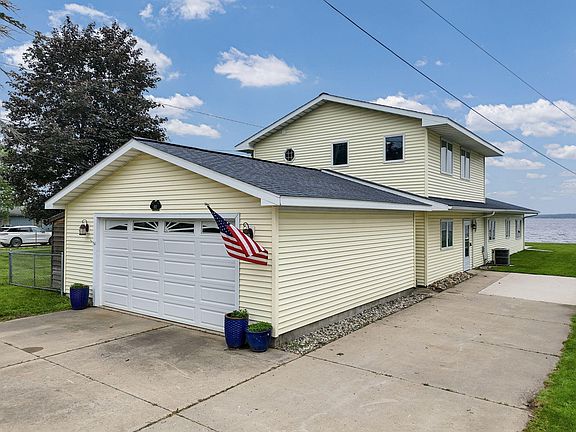 2nd image of 832 Iroquois Ave