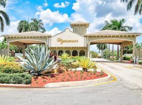 2404 Antigua Cres, Pompano Beach, FL