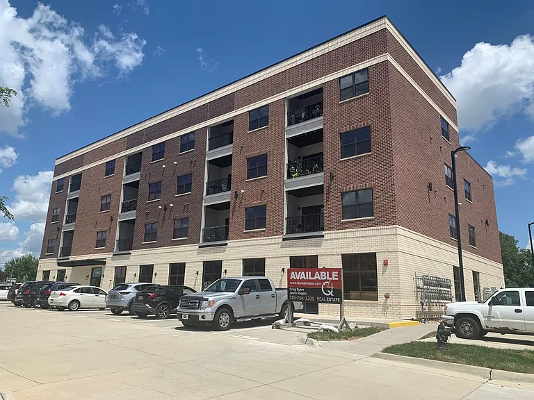 Depot Building D Luxury Rentals — Photo 7