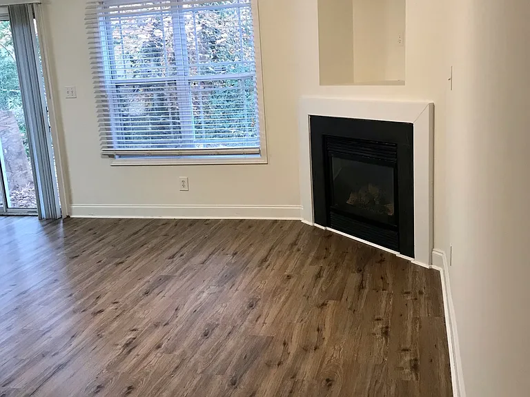 1933 Shamrock Dr — Photo 11