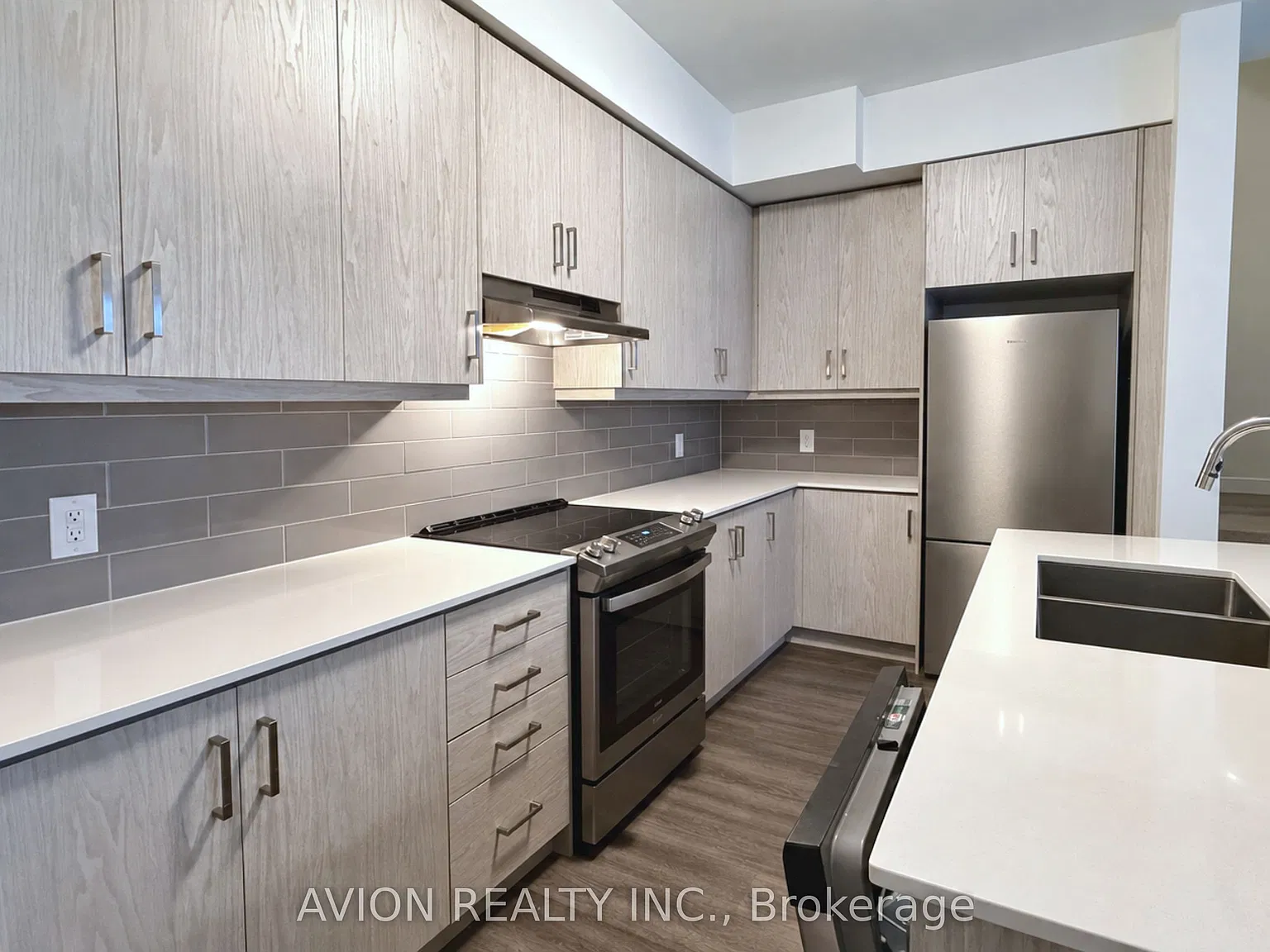 3 bed, $3,500 — Photo 3