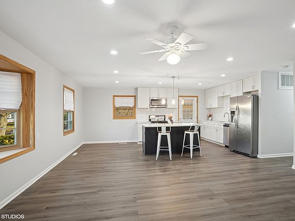 2nd image of 511 Waco Ln