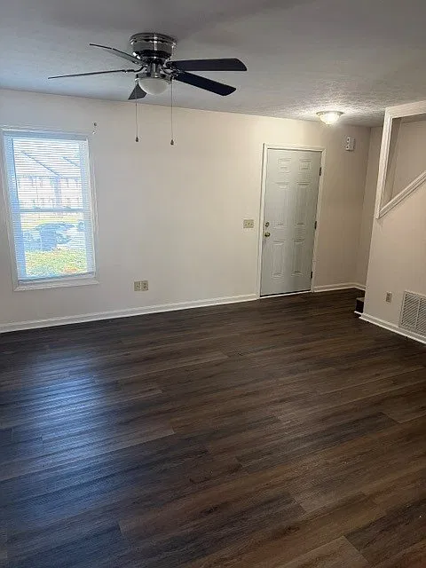 3 bed, 2.5 bath, $1,200 — Photo 3