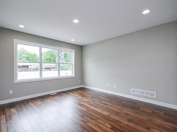 5th image of 650 Lovell Ave