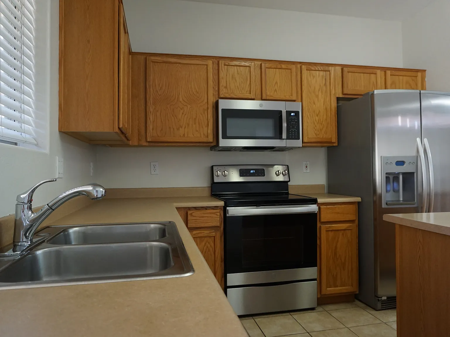 3 bed, 2.5 bath, 1920 sqft, $2,195 — Photo 4