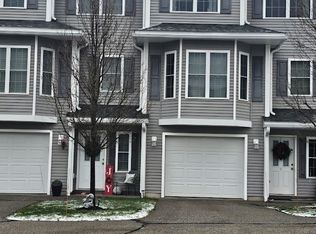 10 Hillside Ln #10, Newmarket, NH 03857