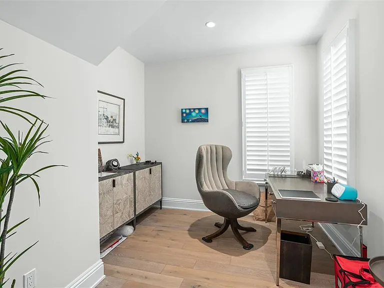 10331 Los Feliz Dr — Photo 43