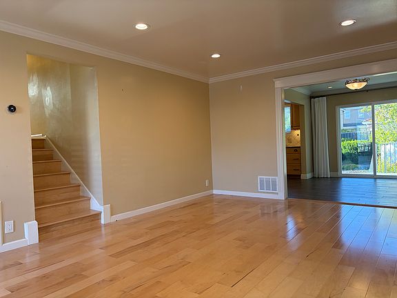 5th image of 748 Serra Dr