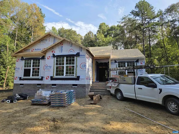 520 Dixie Holw, Louisa, VA 23093
