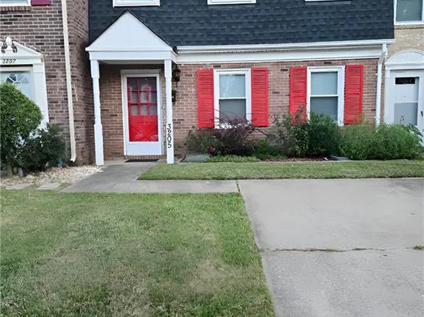 3205 Clover Hill Dr, Portsmouth, VA 23703