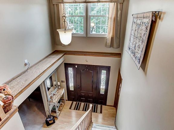 5th image of 6890 Blackhawk Ct