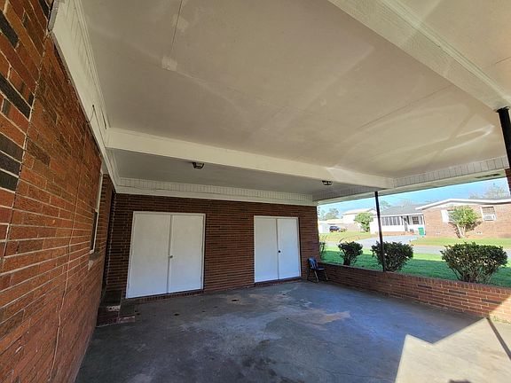 3rd image of 930 Martin Luther King Blvd
