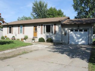 525 Jackson St SW, Hutchinson, MN 55350