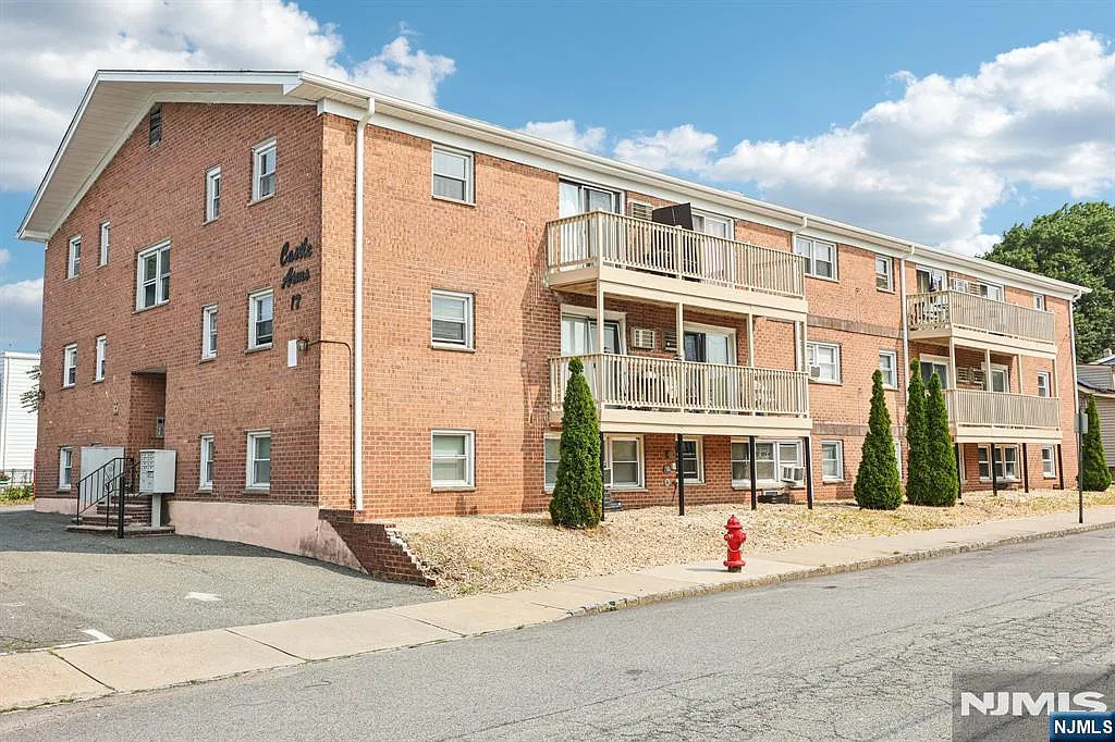 1 bed, 1.0 bath, $1,800 — Photo 1