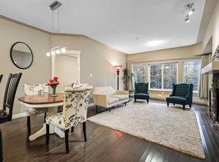 20 W Discovery Ridge Close SW #313, Calgary, AB T3H 5X4