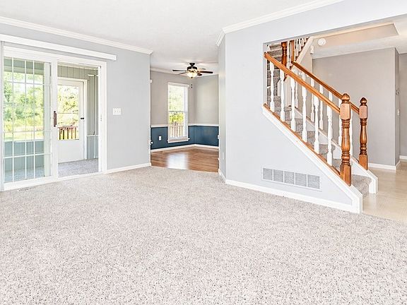 3rd image of 104 Woodbridge Xing