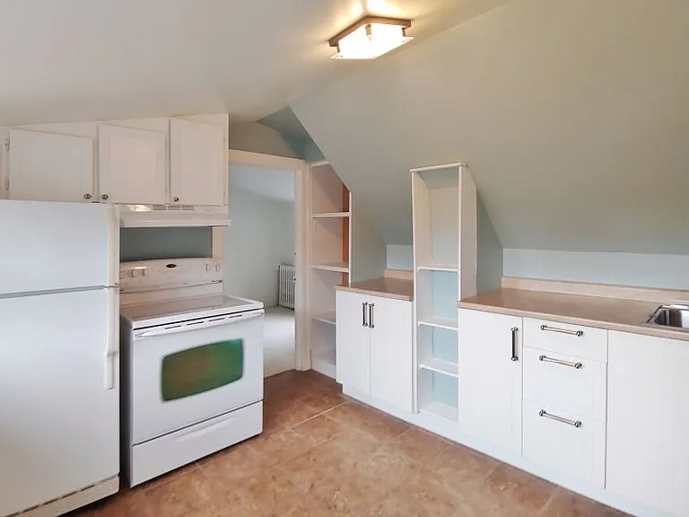 501 Gilmour St #4 — Photo 6