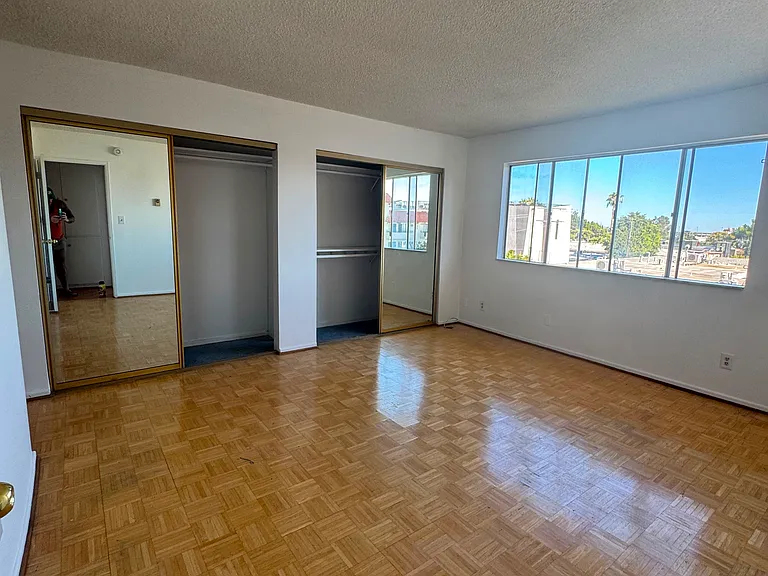 1344 N Martel Ave #306 — Photo 22