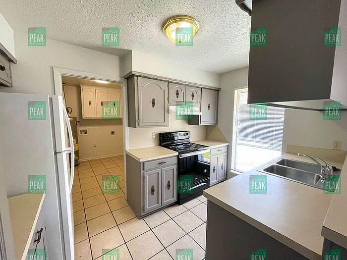 2nd image of 3605 Hazel St