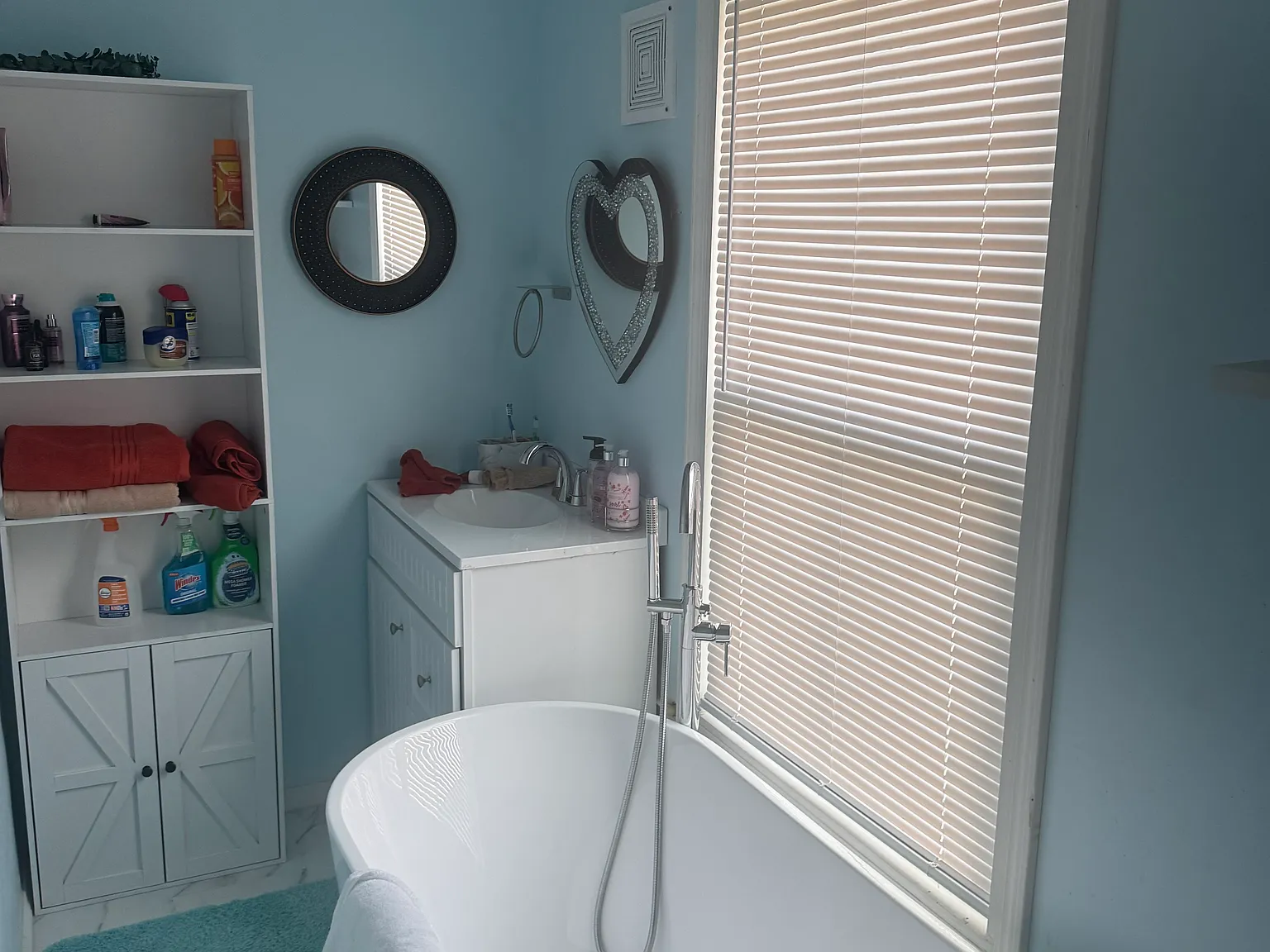 3 bed, 1100 sqft, $1,200 — Photo 3
