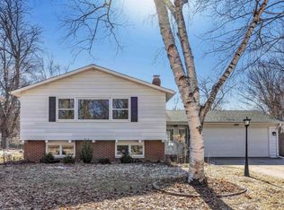 808 Ridgeway Blvd, De Pere, WI 54115