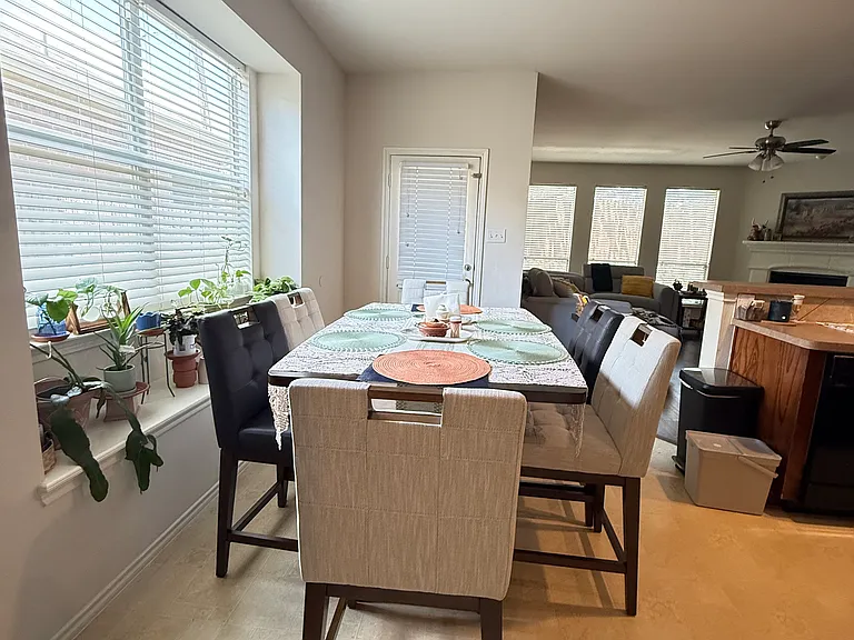 1152 Sunderland Ln — Photo 6