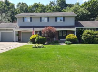 32 Greenbriar Cir, Russell, PA 16345