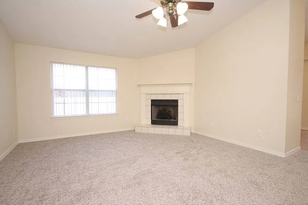 3 bed, 2.0 bath, 1735 sqft, $1,775 — Photo 4