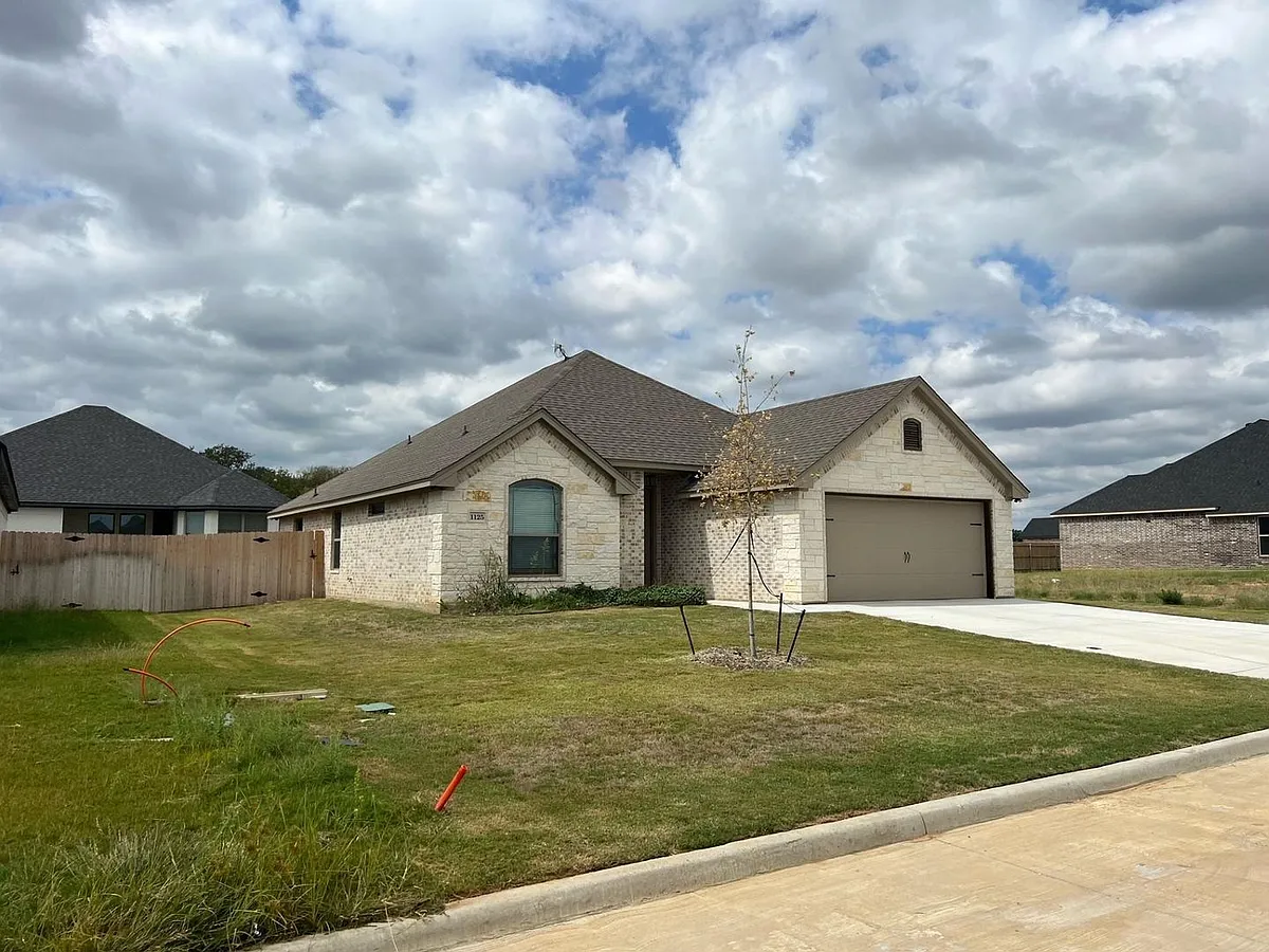 Building Photo - 1125 Wild Rose Dr