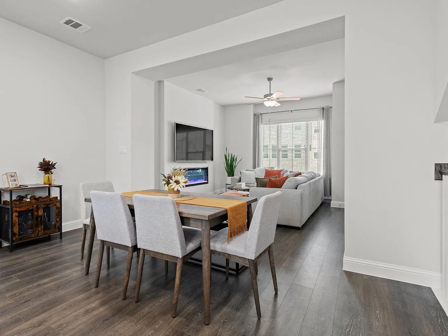 2 bed, 1809 sqft, $2,600 — Photo 4