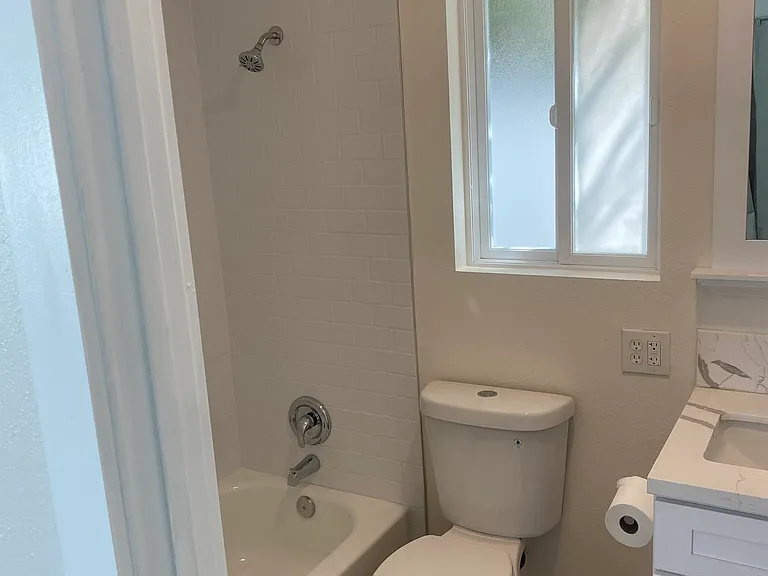 4429 Larchwood Pl — Photo 2