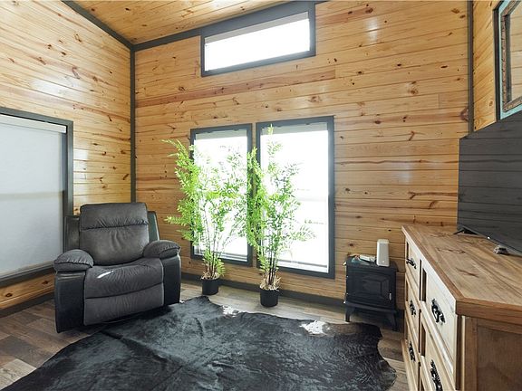 4th image of 807 Strawberry Ln