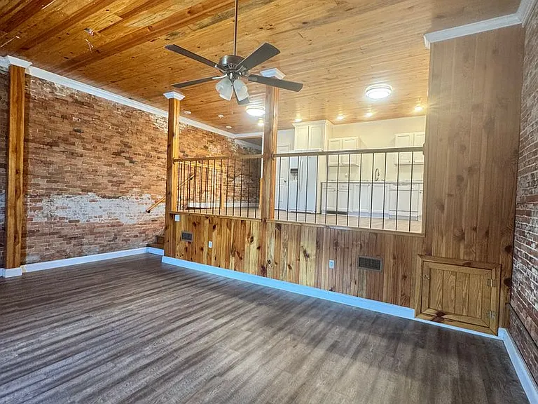 33 W Oak St #A — Photo 3