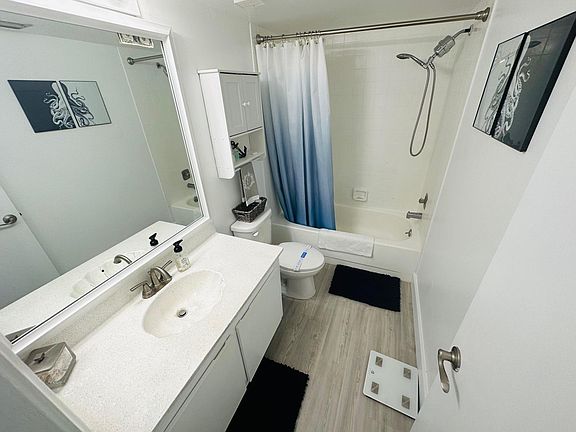 5th image of 6287 Bahia Del Mar Cir APT 205