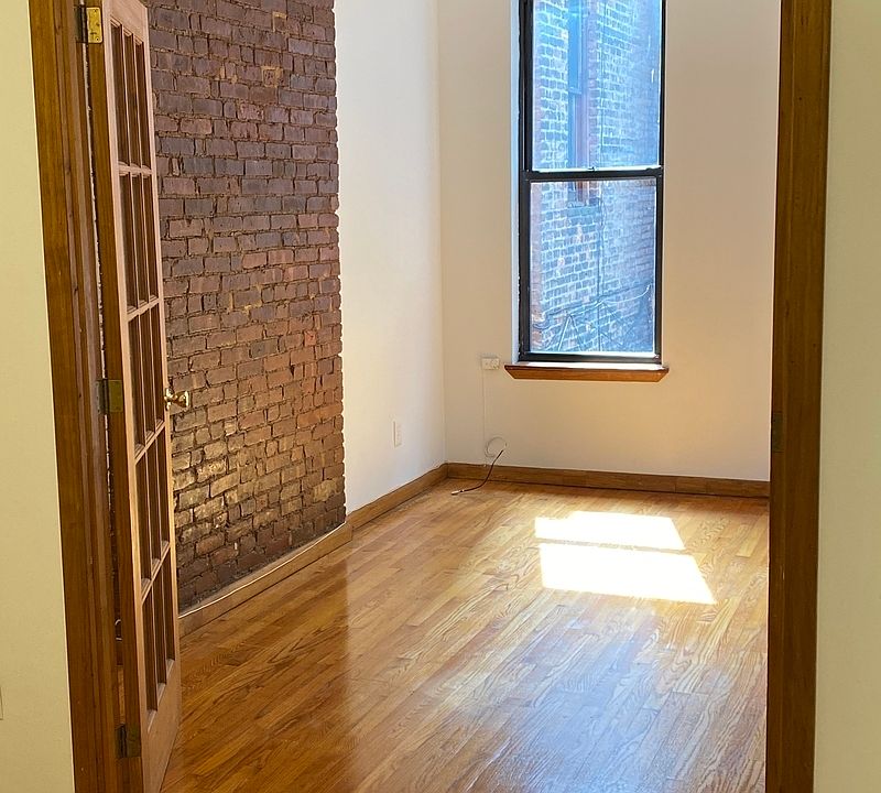 1st image of 22 Saint Marks Pl APT 3