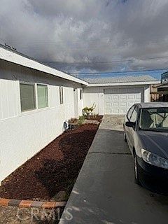 4th image of 16366 Walnut St